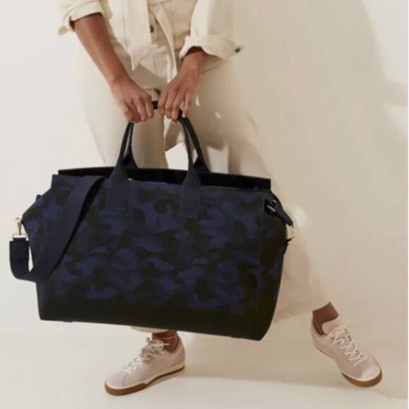 Rothys The Weekender Navy Camo - Picture 1 of 2